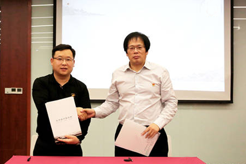 与财经政法大学签订战略合作